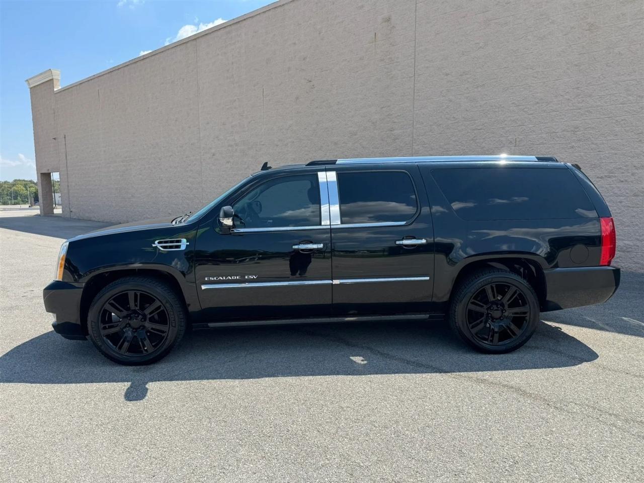 Cadillac Escalade ESV AWD 4dr Platinum Edition 2011