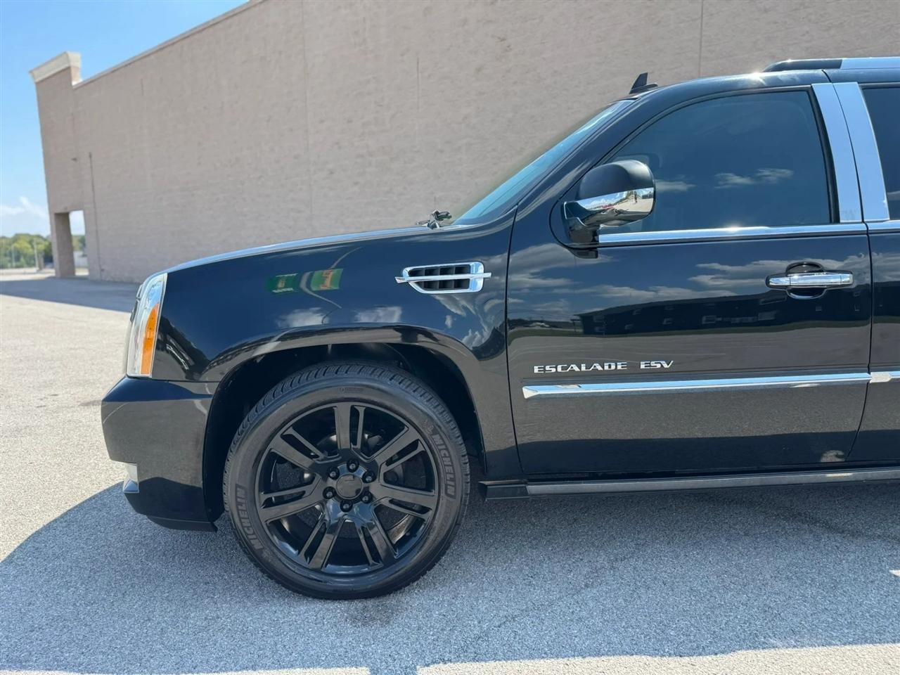 Cadillac Escalade ESV AWD 4dr Platinum Edition 2011
