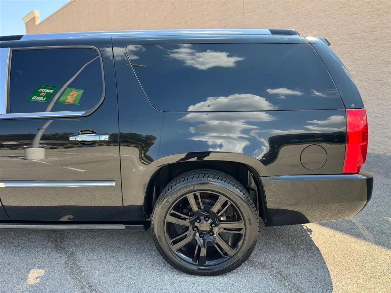 Cadillac Escalade ESV AWD 4dr Platinum Edition 2011