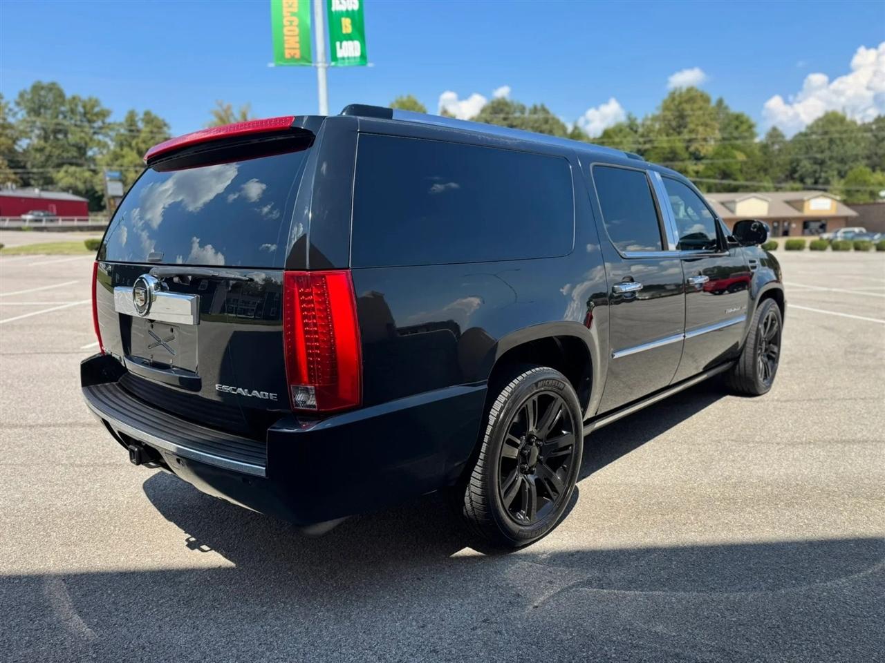 Cadillac Escalade ESV AWD 4dr Platinum Edition 2011