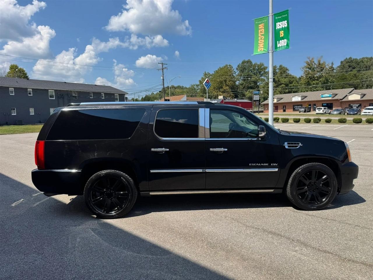 Cadillac Escalade ESV AWD 4dr Platinum Edition 2011