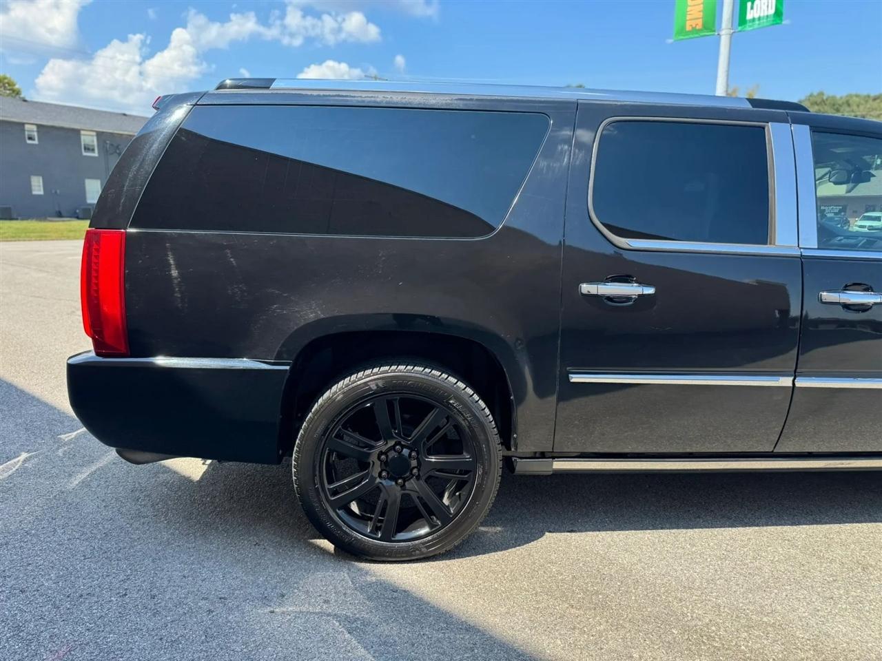 Cadillac Escalade ESV AWD 4dr Platinum Edition 2011