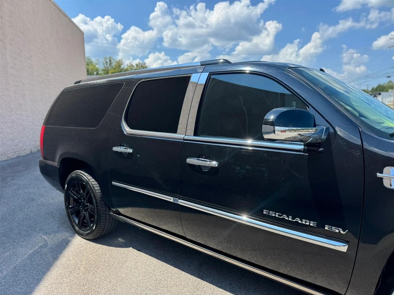 Cadillac Escalade ESV AWD 4dr Platinum Edition 2011