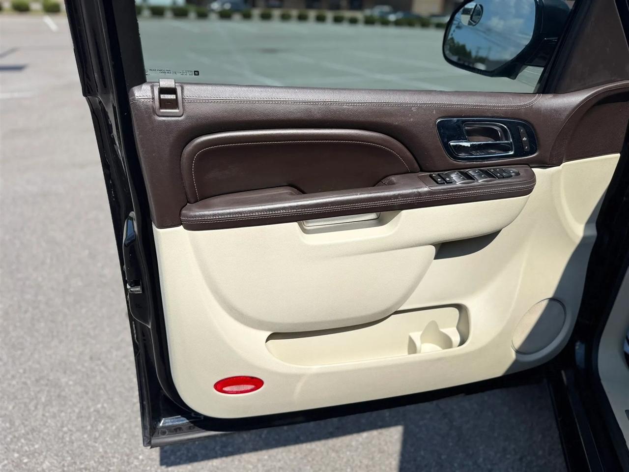 Cadillac Escalade ESV AWD 4dr Platinum Edition 2011