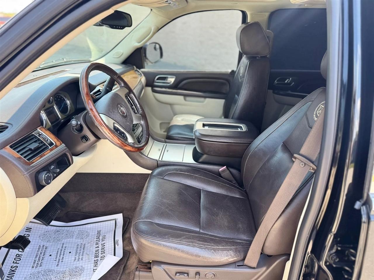 Cadillac Escalade ESV AWD 4dr Platinum Edition 2011