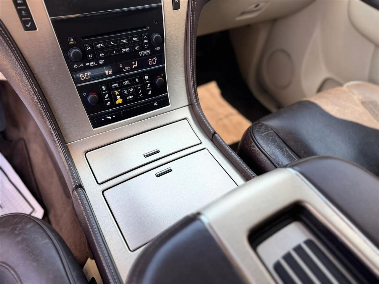 Cadillac Escalade ESV AWD 4dr Platinum Edition 2011
