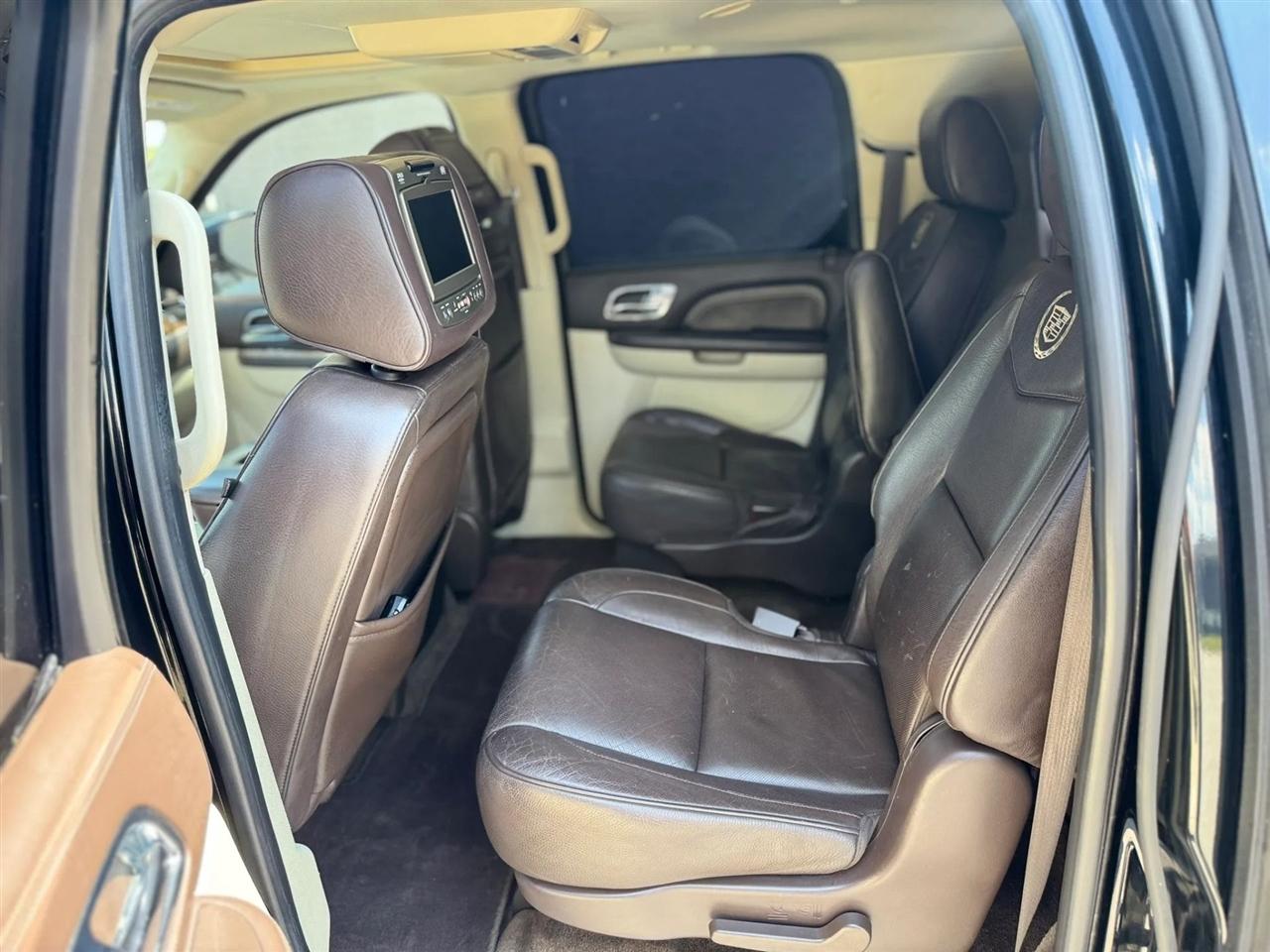 Cadillac Escalade ESV AWD 4dr Platinum Edition 2011
