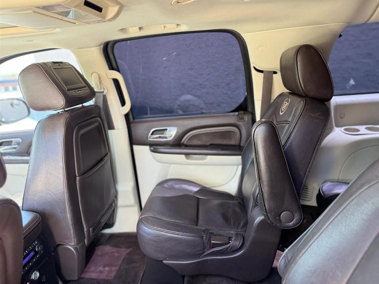 Cadillac Escalade ESV AWD 4dr Platinum Edition 2011