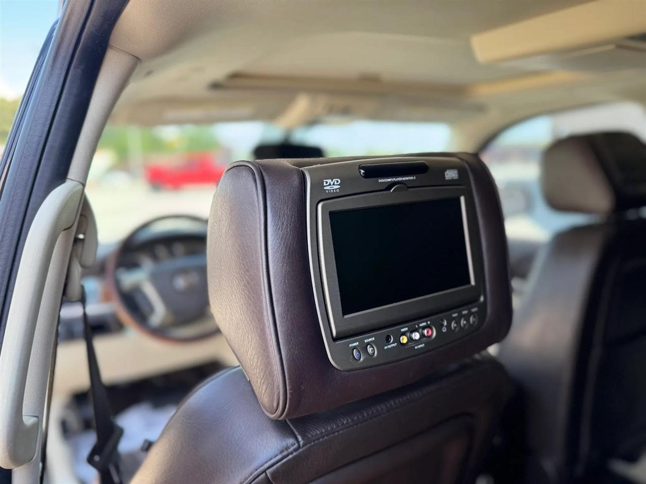 Cadillac Escalade ESV AWD 4dr Platinum Edition 2011