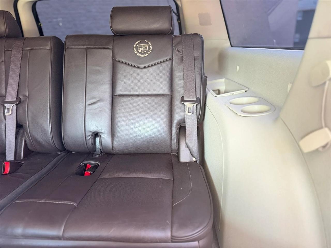 Cadillac Escalade ESV AWD 4dr Platinum Edition 2011