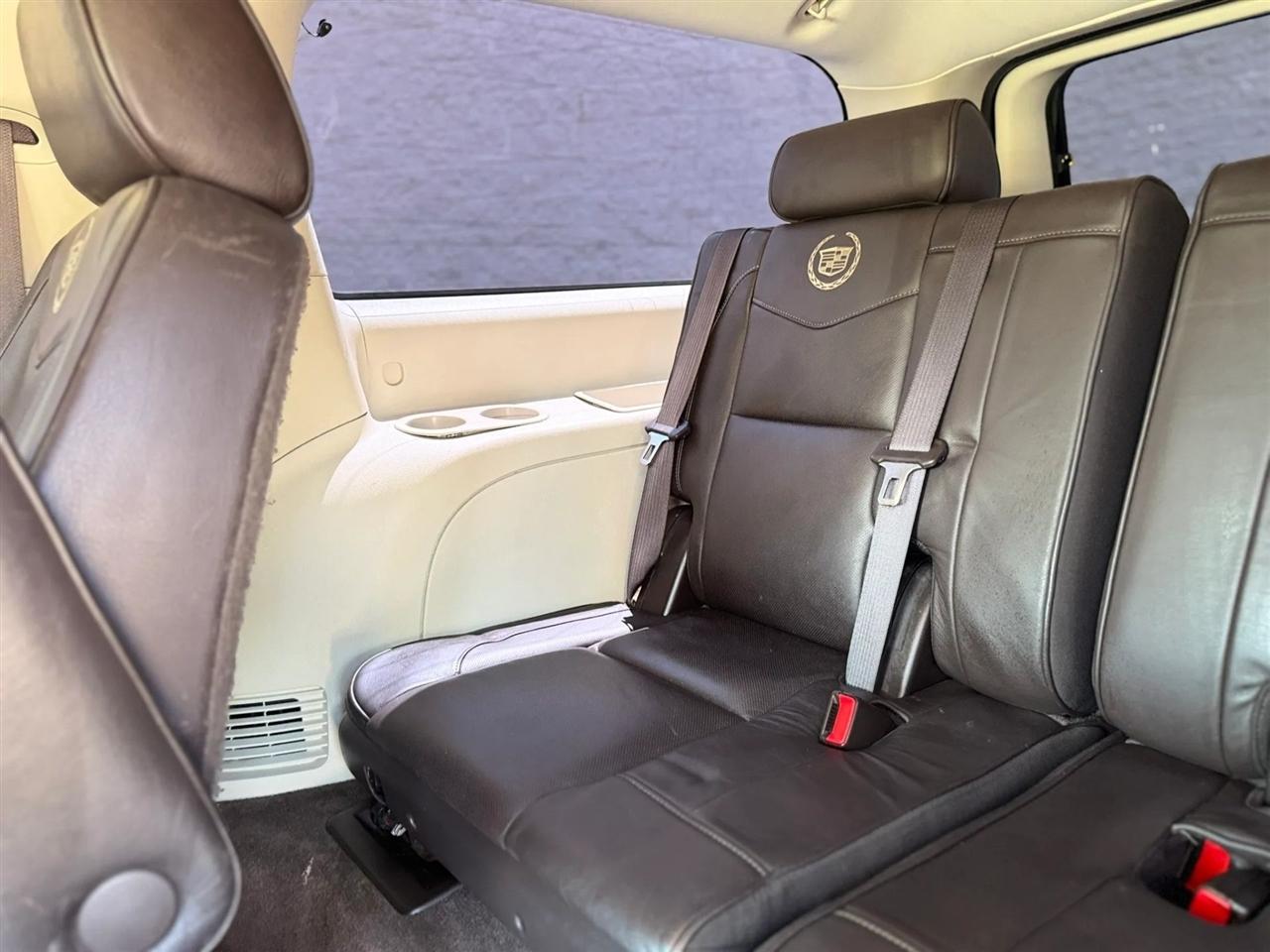 Cadillac Escalade ESV AWD 4dr Platinum Edition 2011
