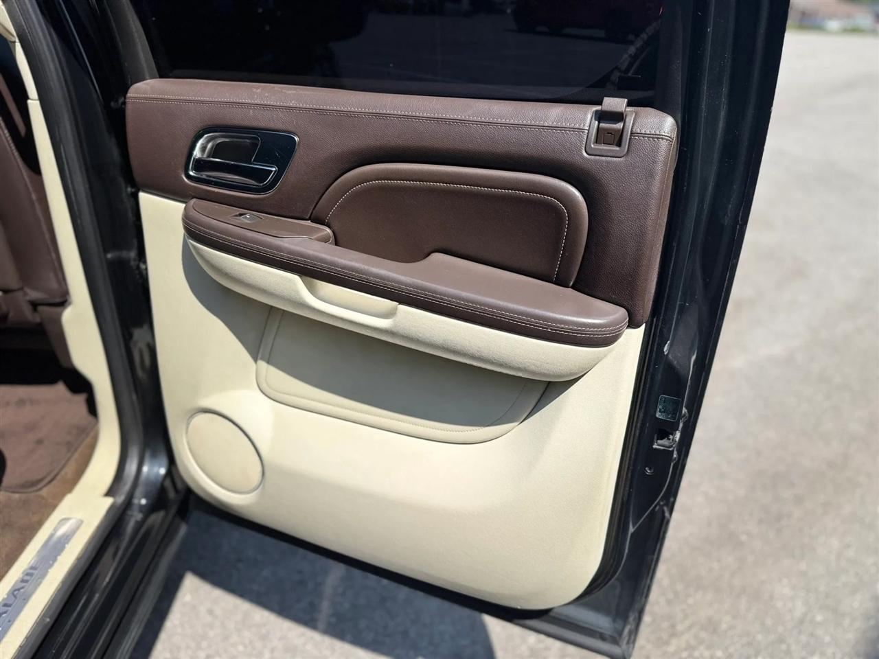 Cadillac Escalade ESV AWD 4dr Platinum Edition 2011