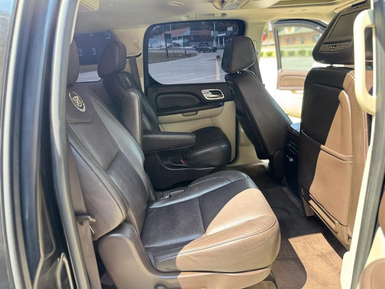 Cadillac Escalade ESV AWD 4dr Platinum Edition 2011