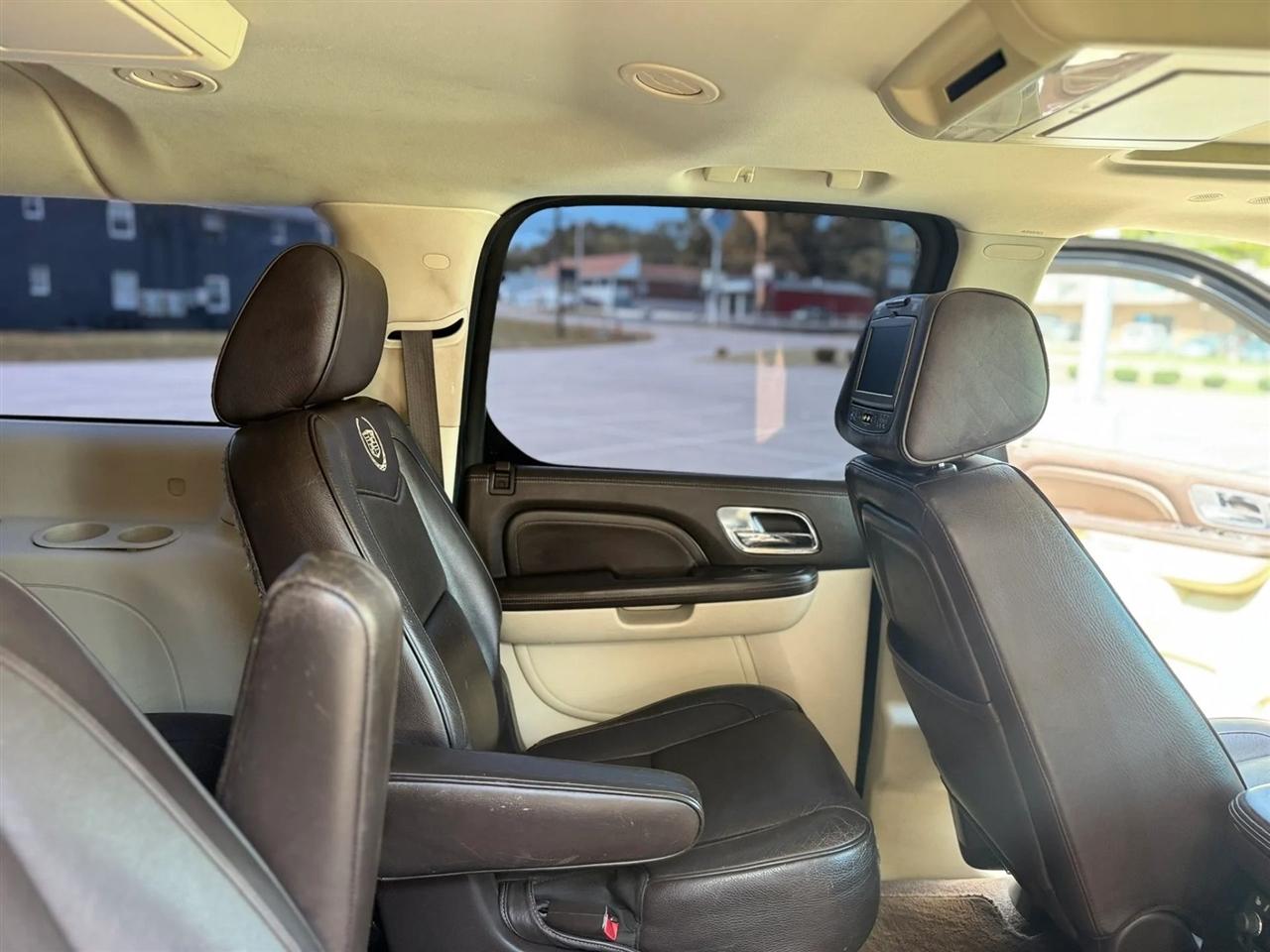 Cadillac Escalade ESV AWD 4dr Platinum Edition 2011