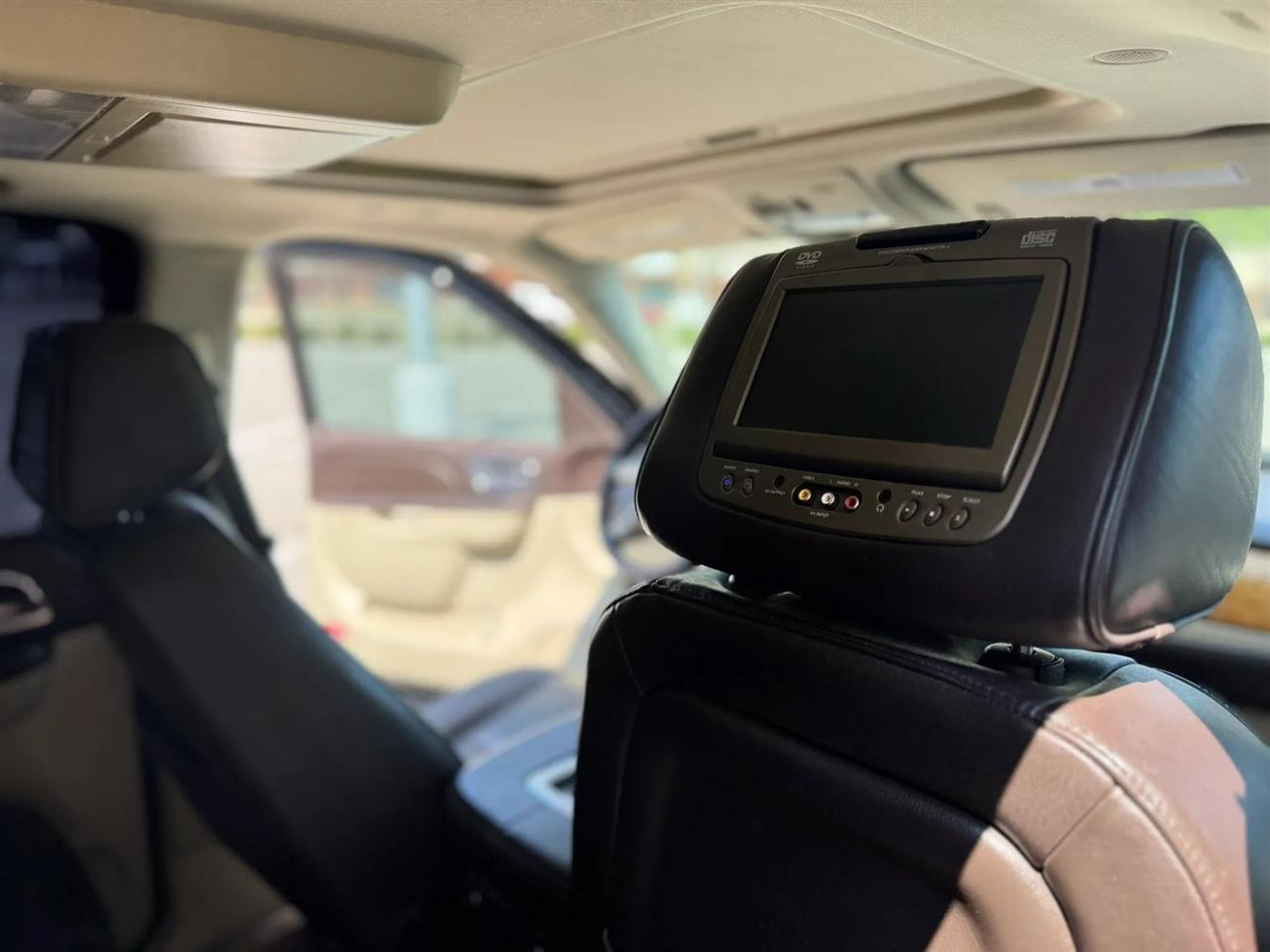 Cadillac Escalade ESV AWD 4dr Platinum Edition 2011