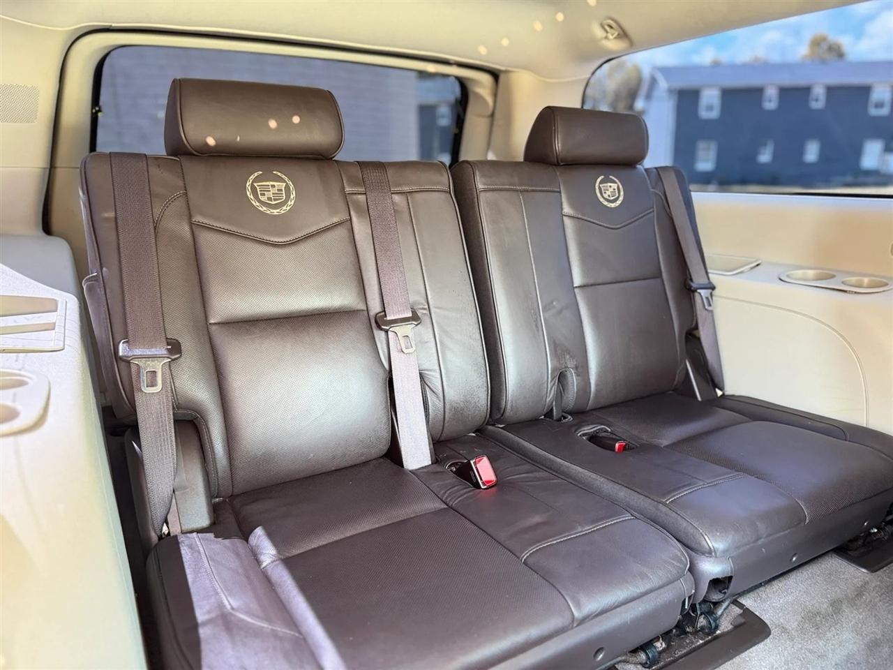 Cadillac Escalade ESV AWD 4dr Platinum Edition 2011