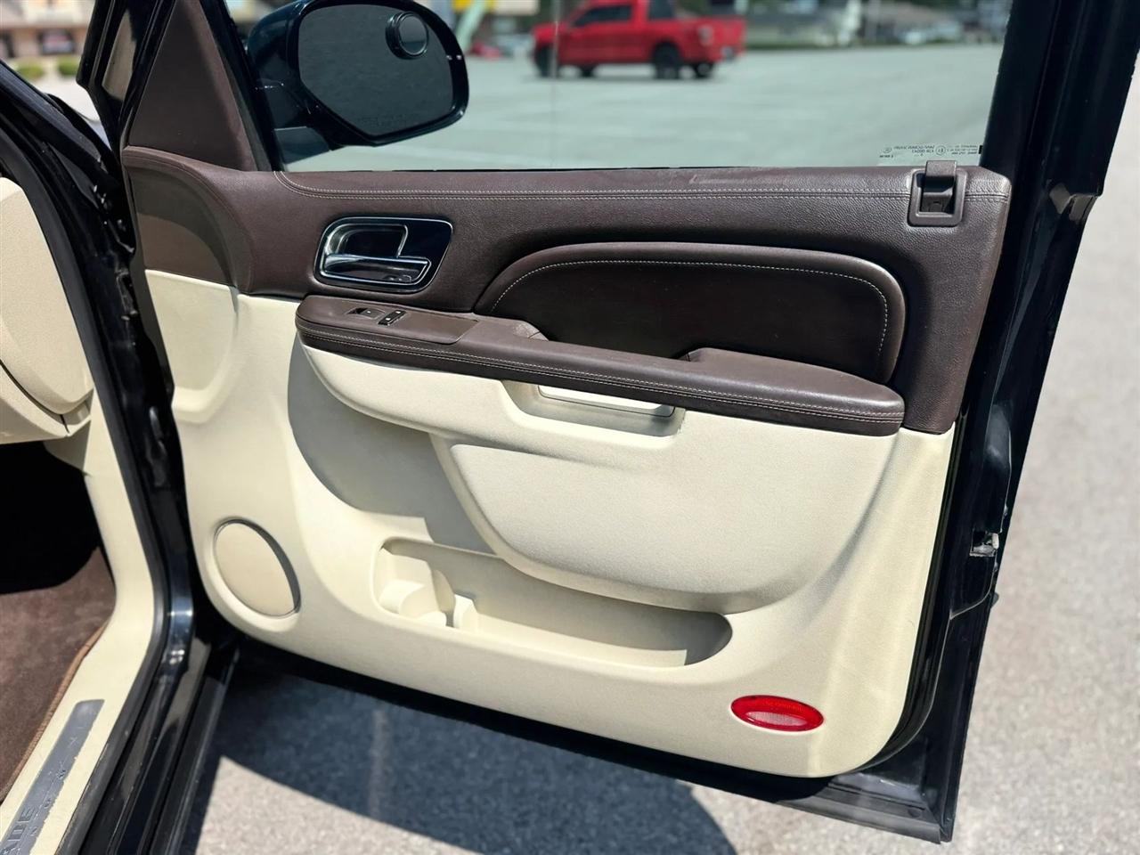 Cadillac Escalade ESV AWD 4dr Platinum Edition 2011
