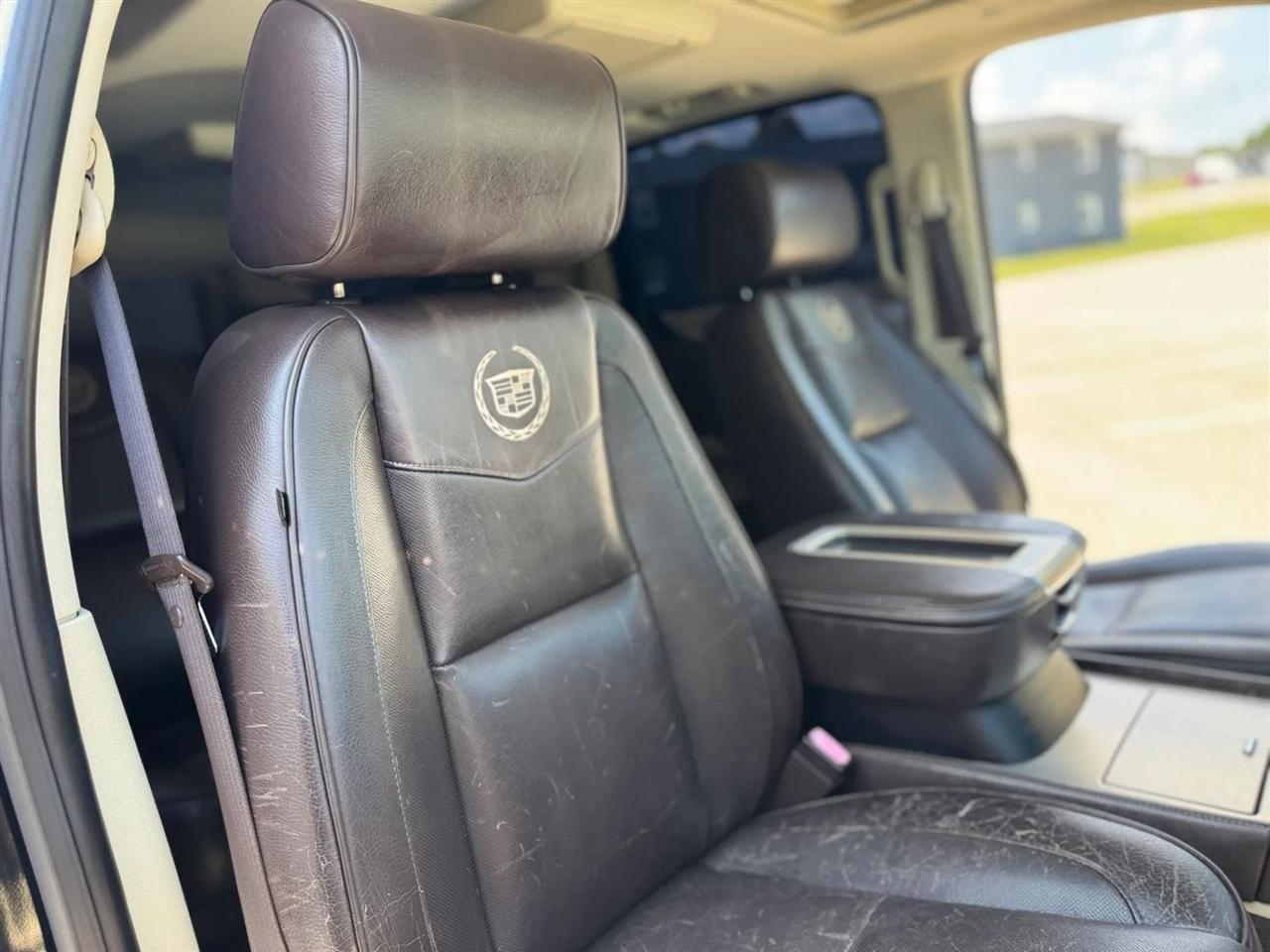 Cadillac Escalade ESV AWD 4dr Platinum Edition 2011
