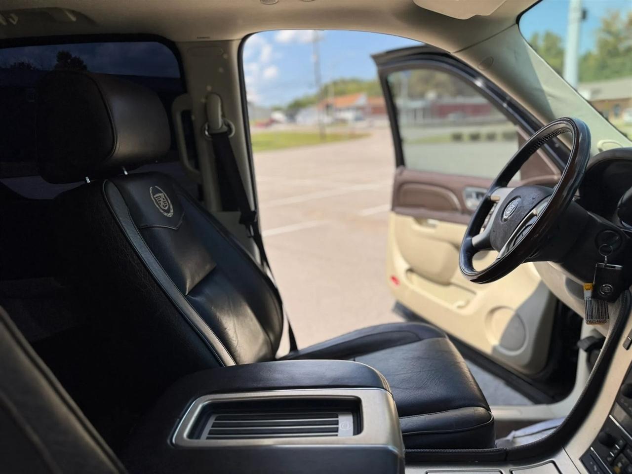 Cadillac Escalade ESV AWD 4dr Platinum Edition 2011