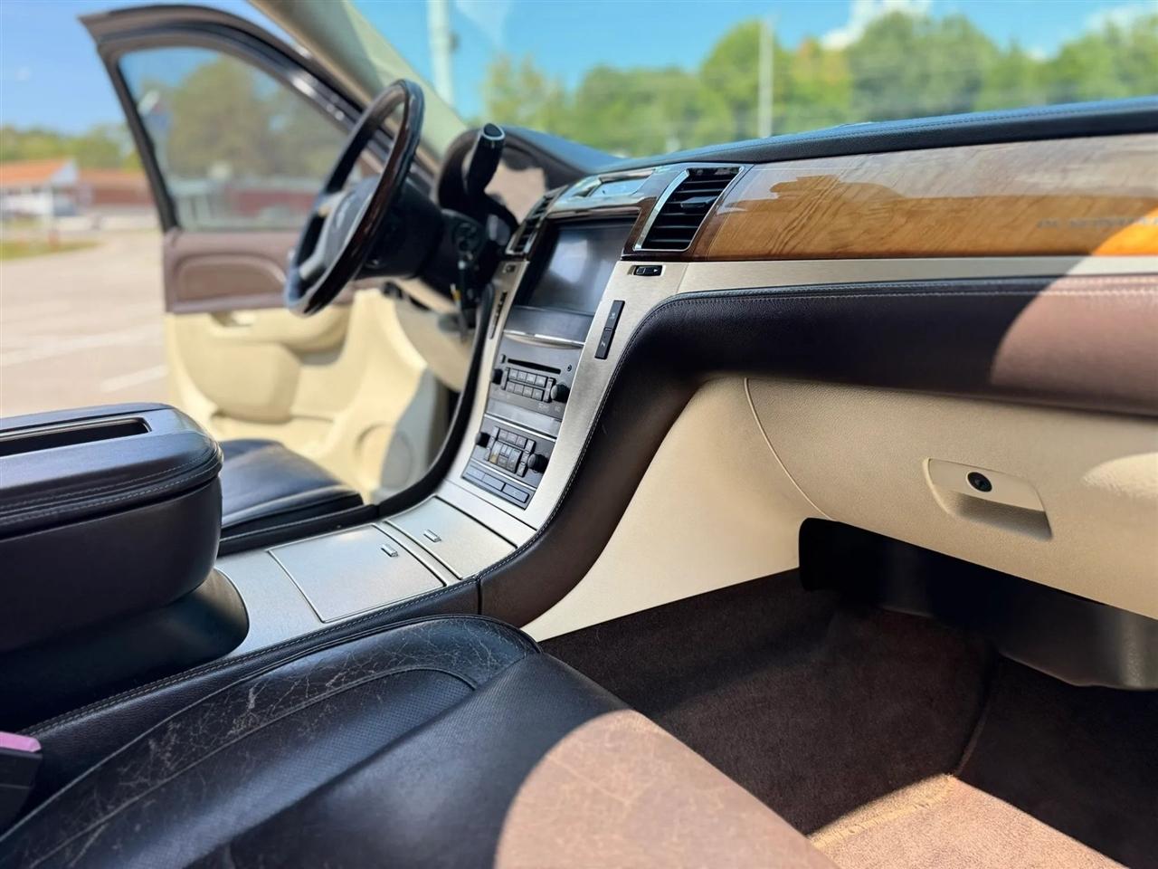 Cadillac Escalade ESV AWD 4dr Platinum Edition 2011