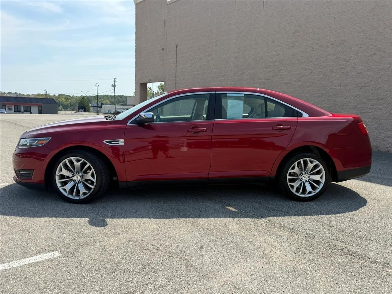 Ford Taurus Limited FWD 2019