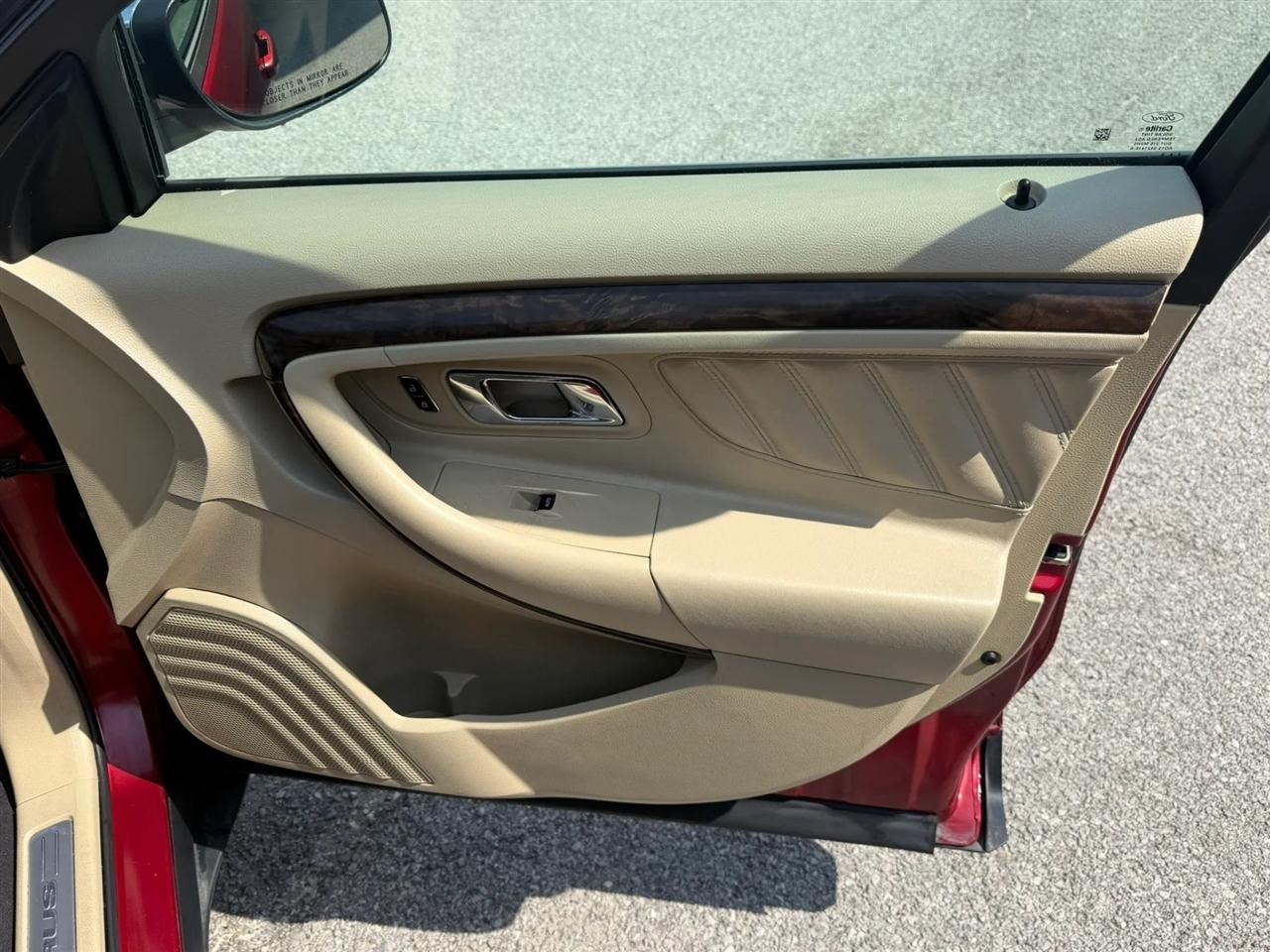 Ford Taurus Limited FWD 2019