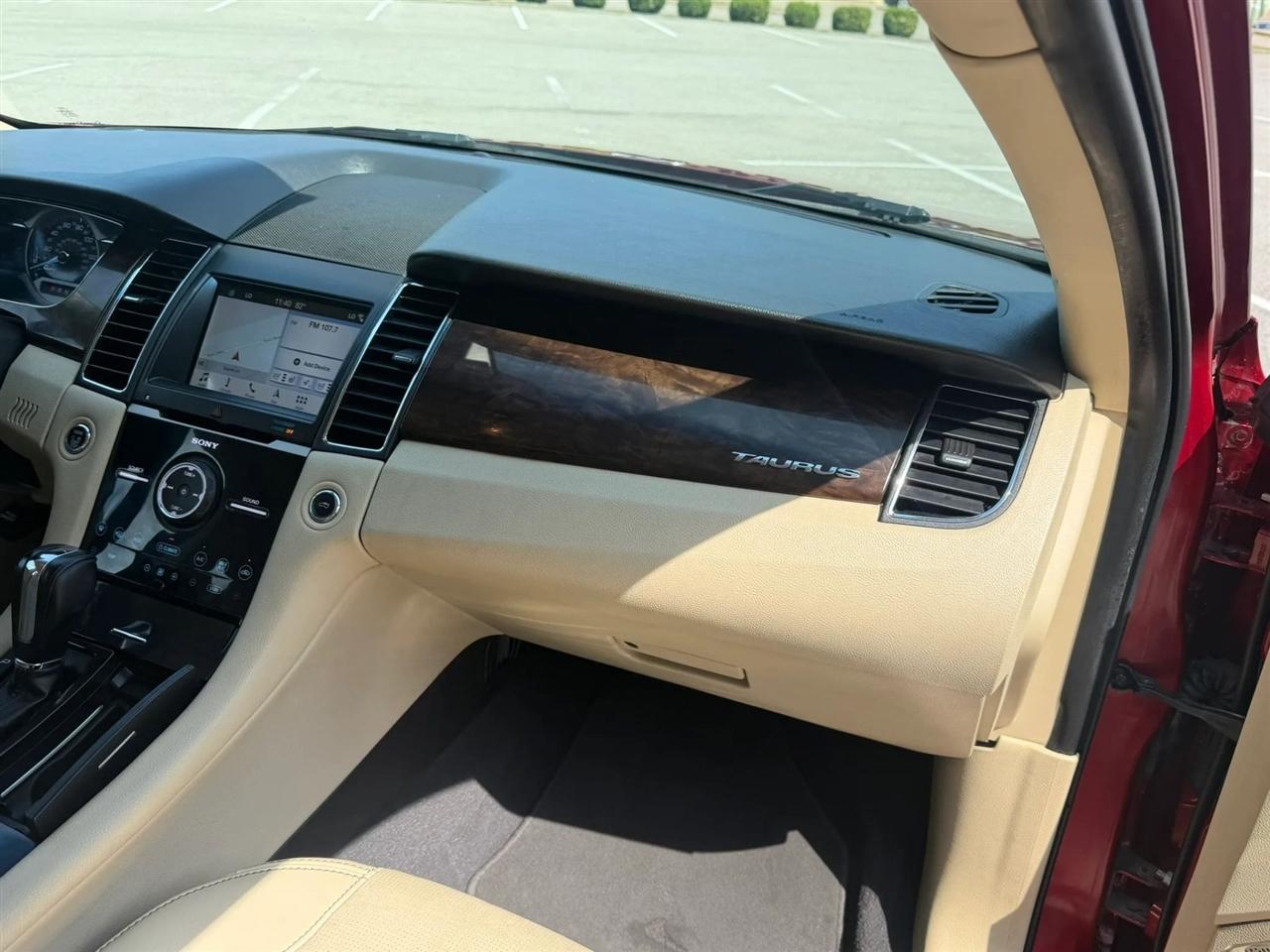 Ford Taurus Limited FWD 2019