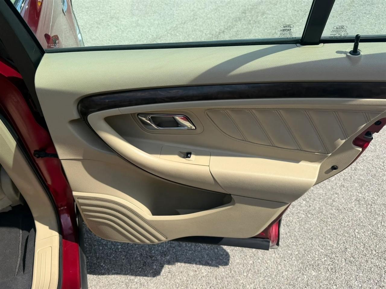 Ford Taurus Limited FWD 2019
