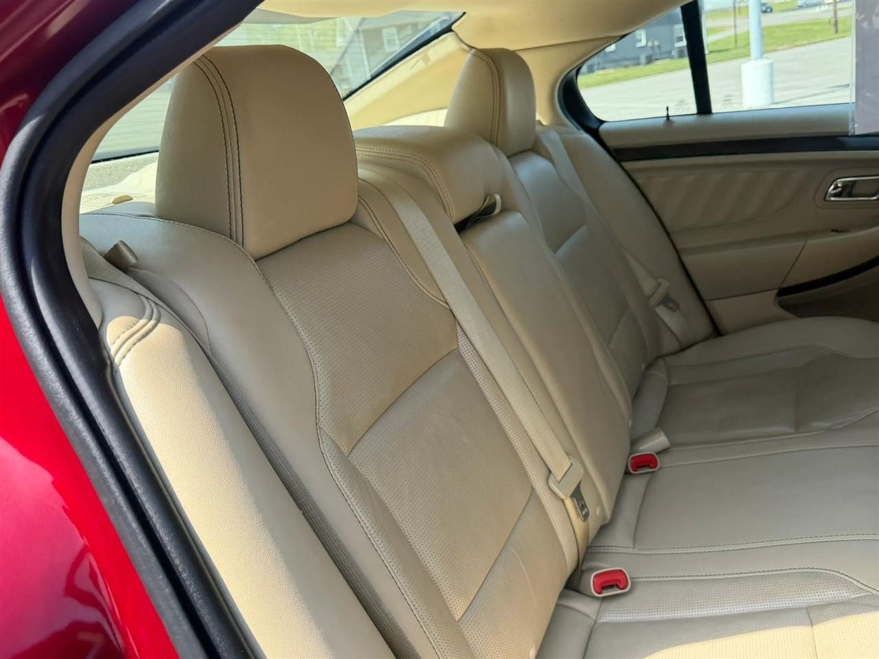 Ford Taurus Limited FWD 2019