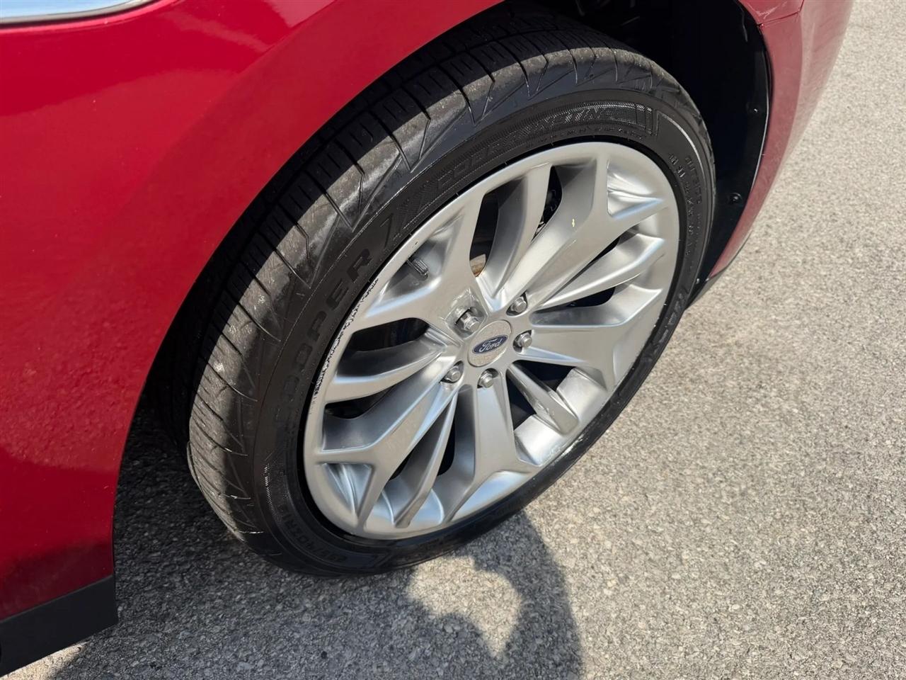 Ford Taurus Limited FWD 2019