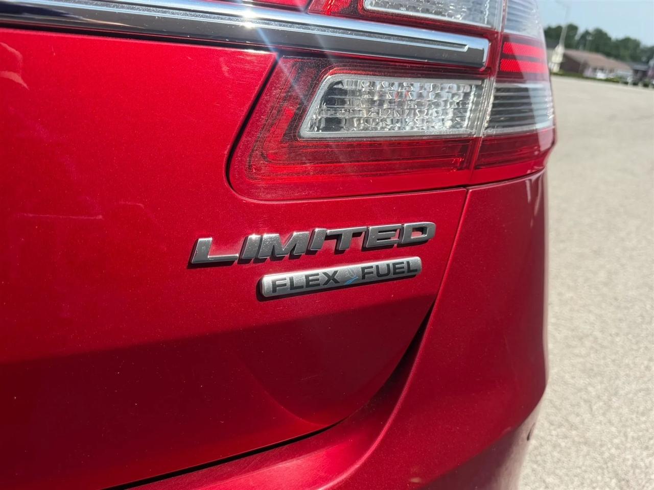 Ford Taurus Limited FWD 2019