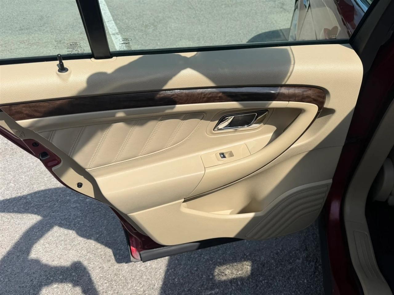 Ford Taurus Limited FWD 2019