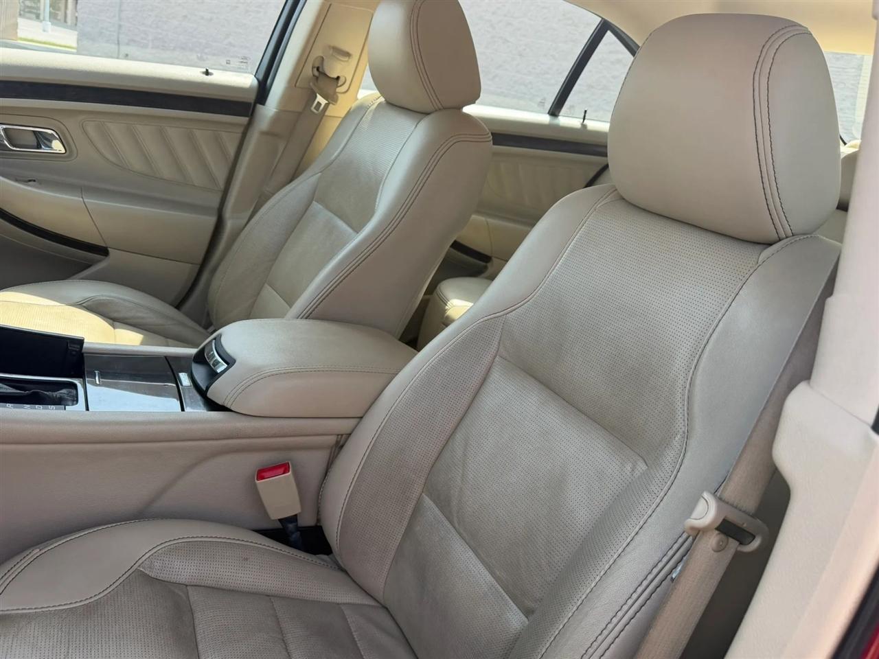 Ford Taurus Limited FWD 2019