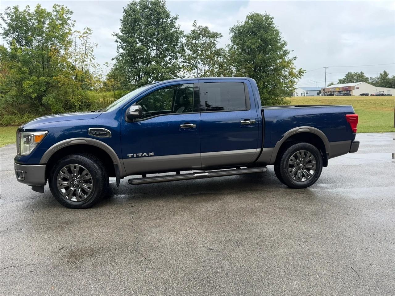 Nissan Titan 4x4 Crew Cab Platinum Reserve 2017