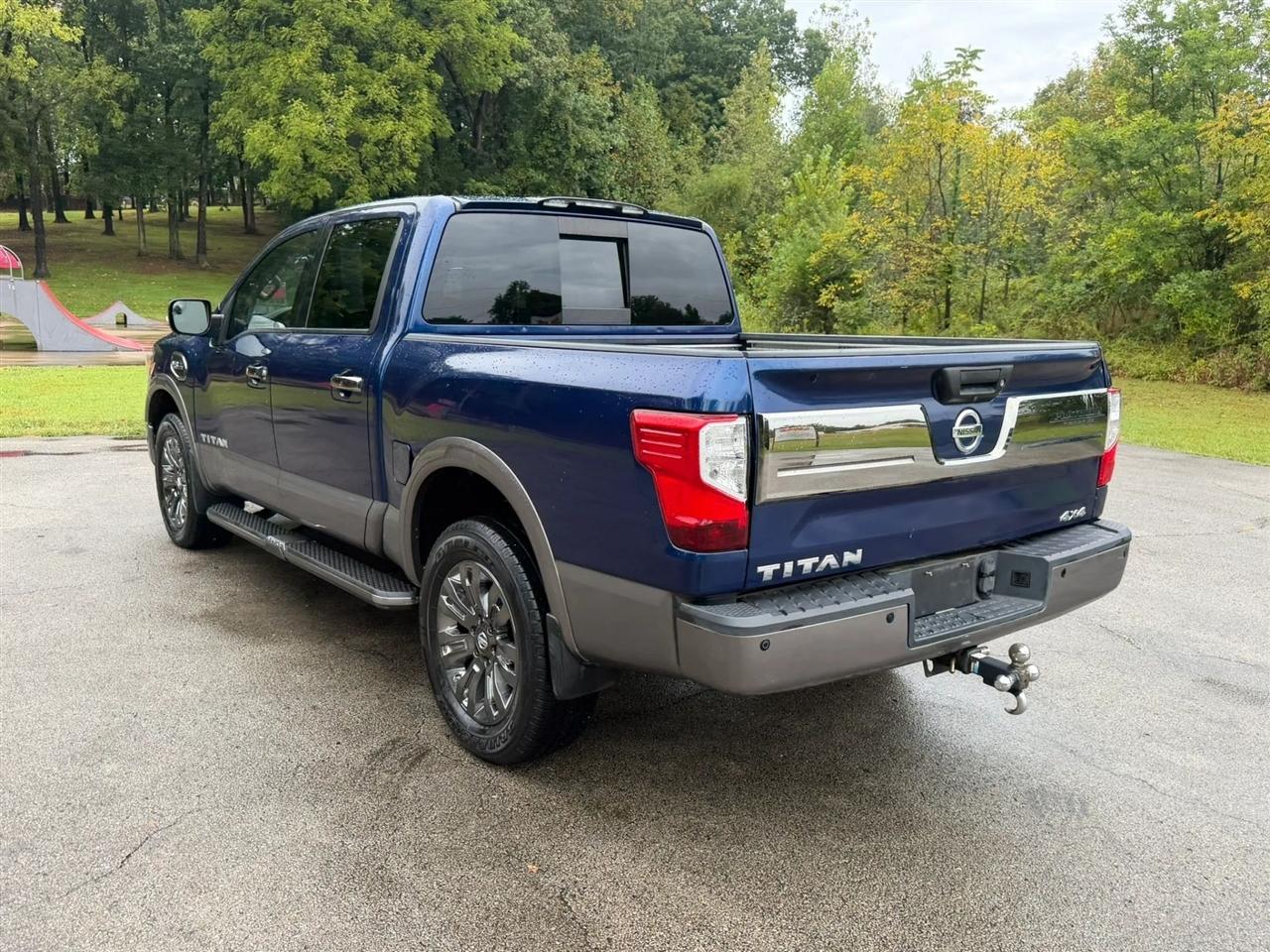 Nissan Titan 4x4 Crew Cab Platinum Reserve 2017