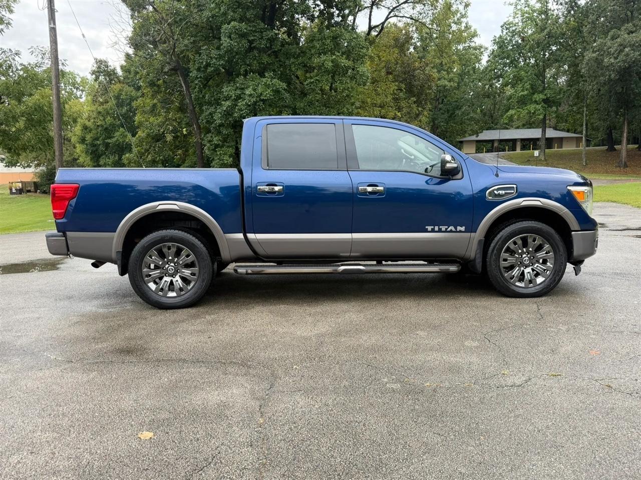 Nissan Titan 4x4 Crew Cab Platinum Reserve 2017