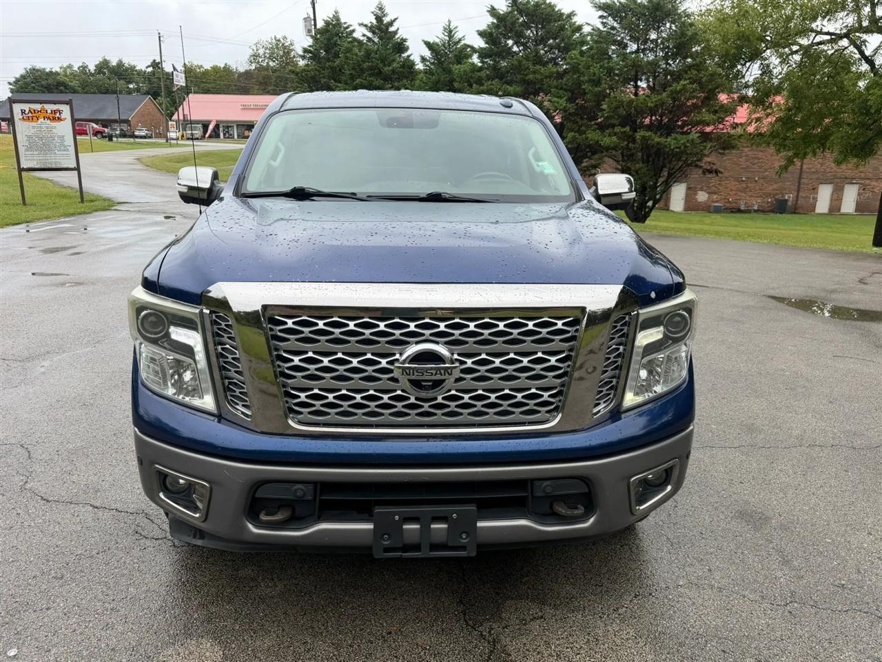 Nissan Titan 4x4 Crew Cab Platinum Reserve 2017