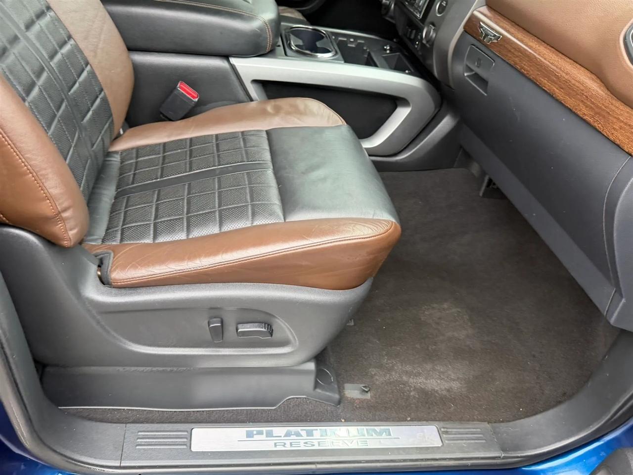 Nissan Titan 4x4 Crew Cab Platinum Reserve 2017