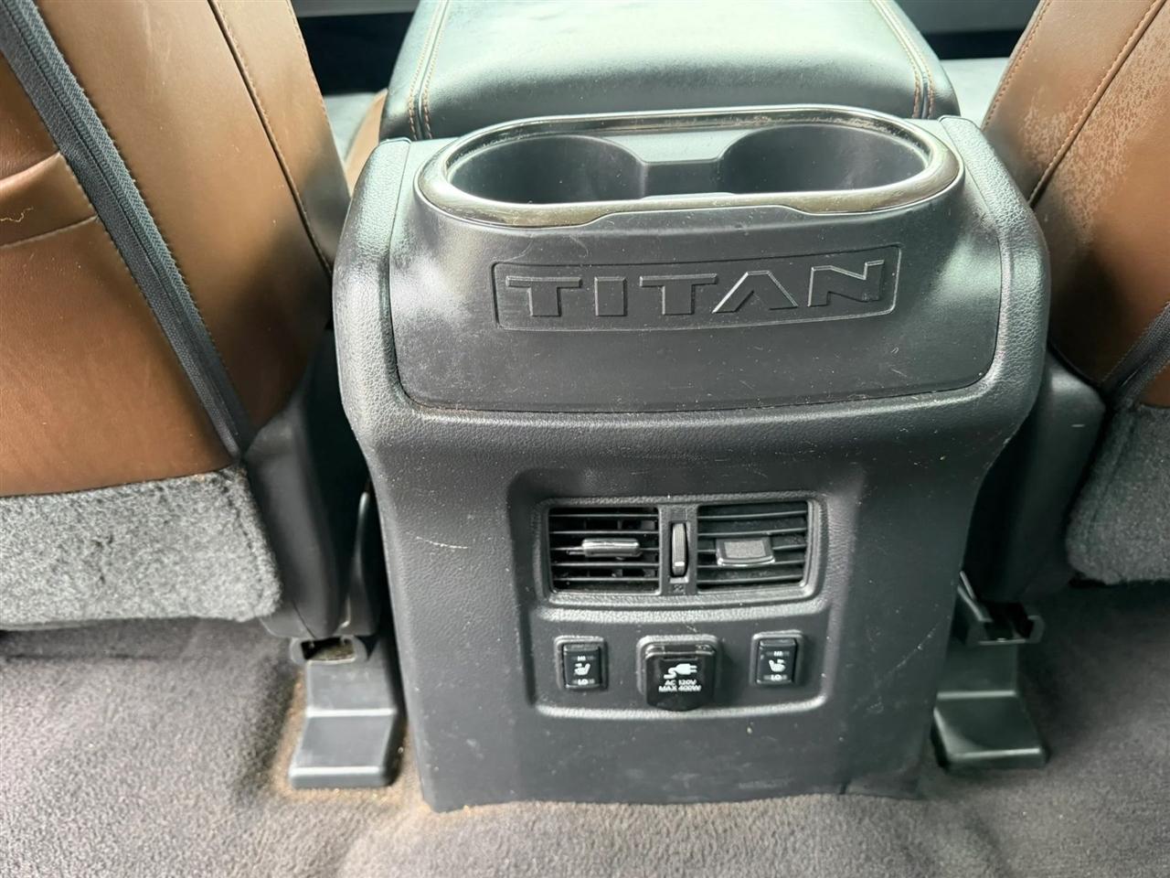Nissan Titan 4x4 Crew Cab Platinum Reserve 2017