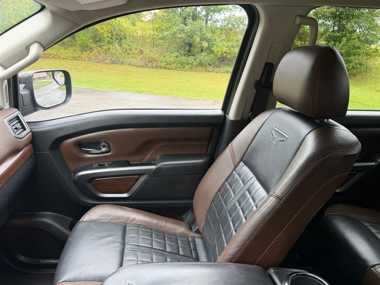 Nissan Titan 4x4 Crew Cab Platinum Reserve 2017