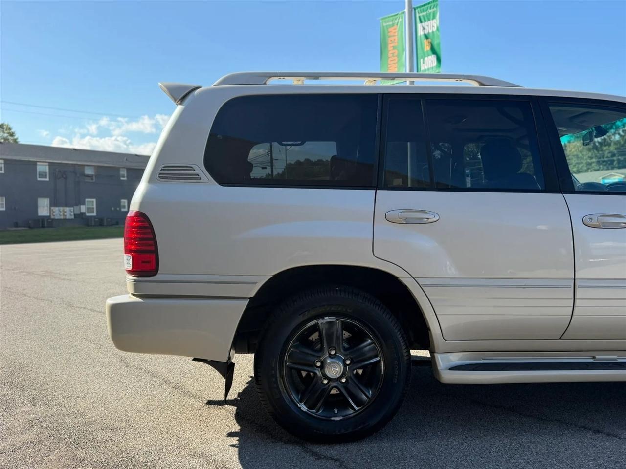 Lexus LX 470 4dr SUV 2006