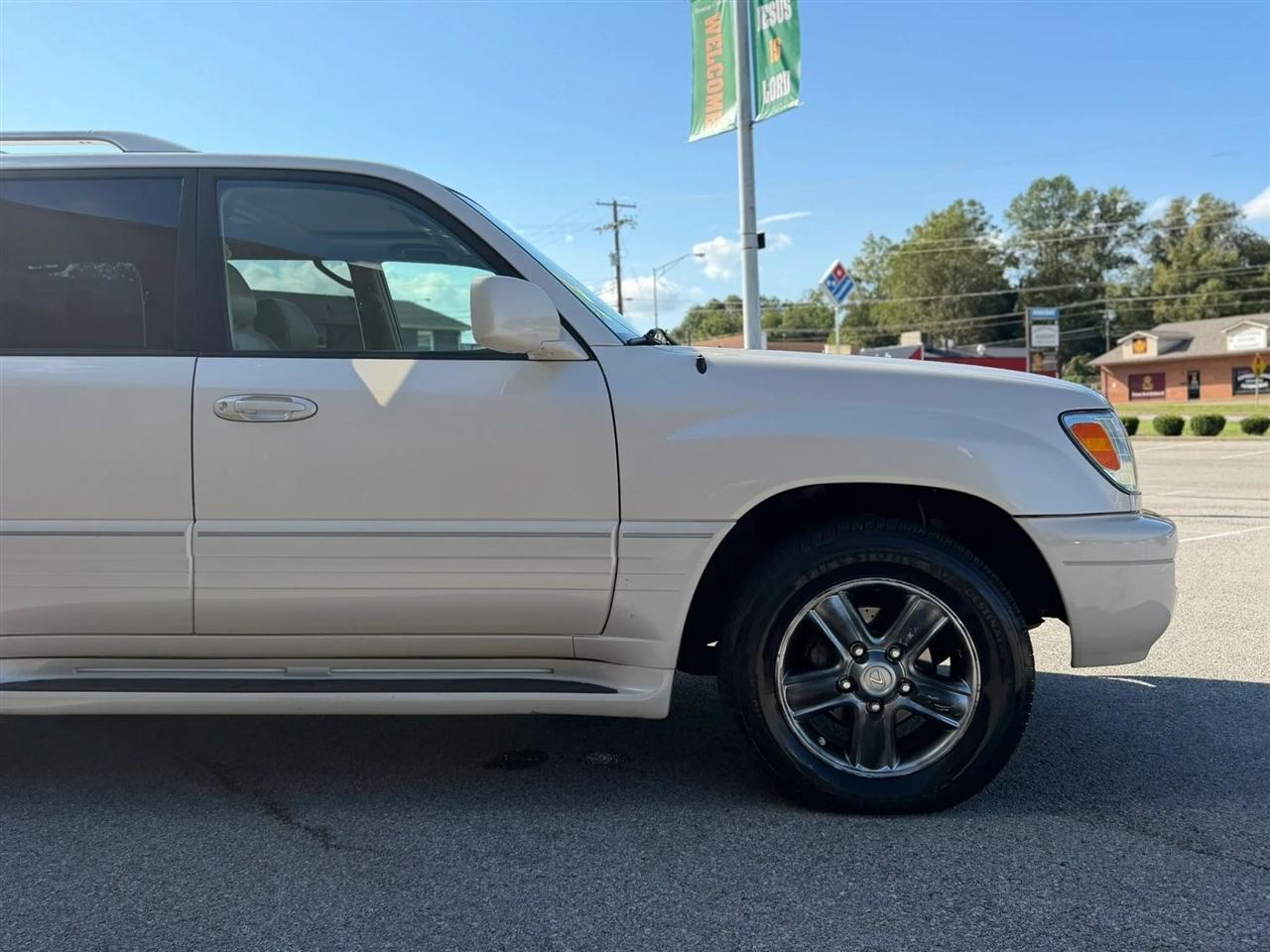 Lexus LX 470 4dr SUV 2006