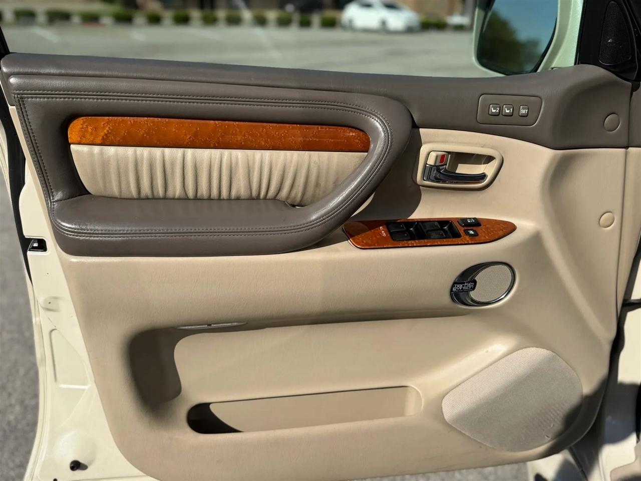 Lexus LX 470 4dr SUV 2006