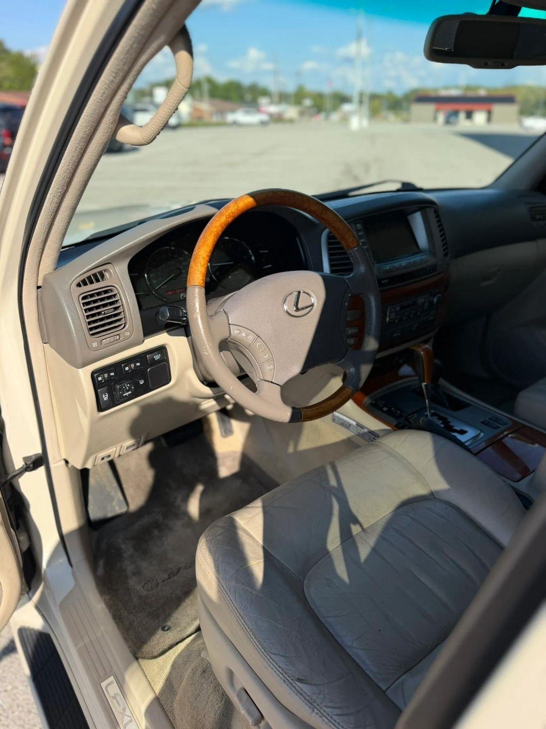 Lexus LX 470 4dr SUV 2006