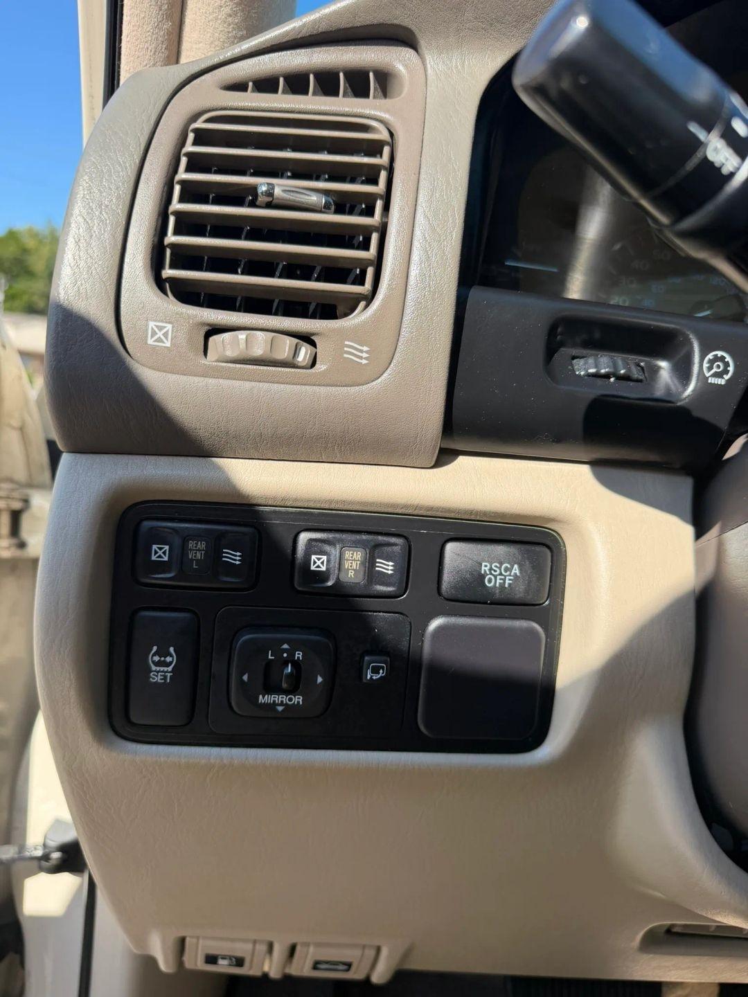 Lexus LX 470 4dr SUV 2006