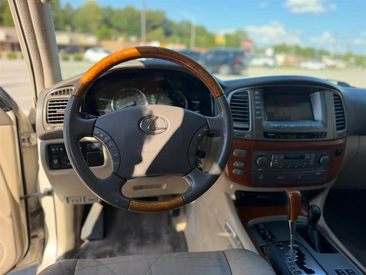 Lexus LX 470 4dr SUV 2006