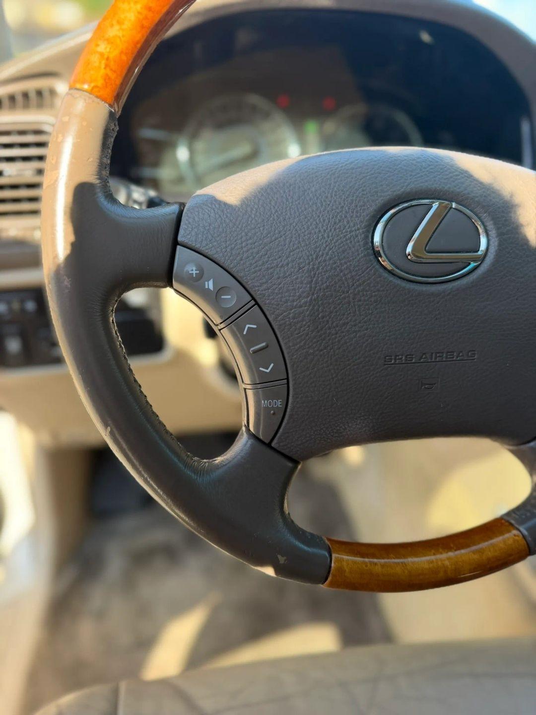 Lexus LX 470 4dr SUV 2006