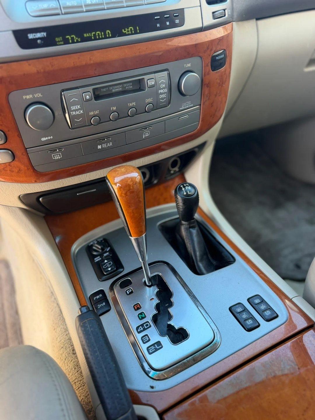 Lexus LX 470 4dr SUV 2006