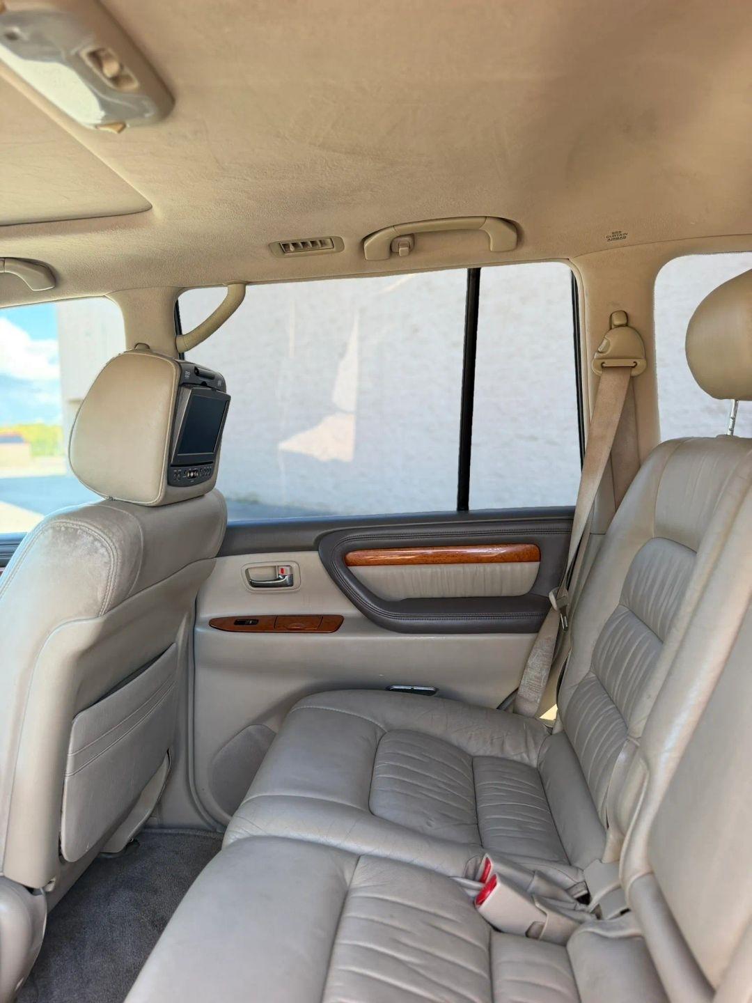 Lexus LX 470 4dr SUV 2006