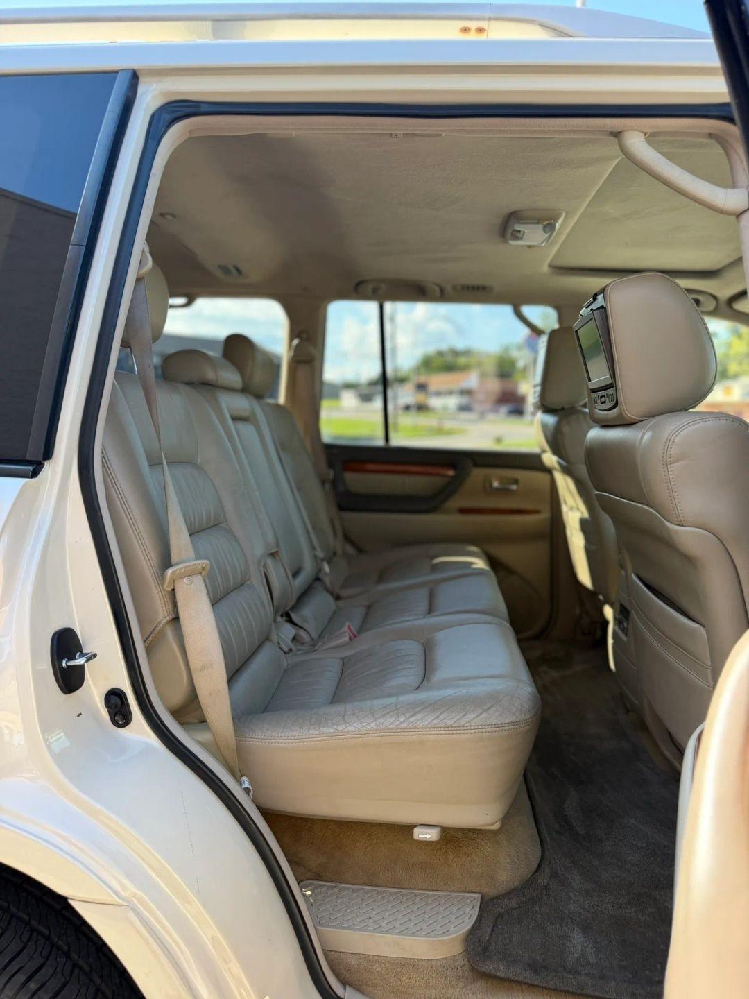 Lexus LX 470 4dr SUV 2006